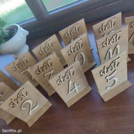 Numery stołów drewniane
