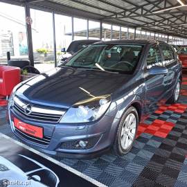 Opel Astra 1.  4 Benzyna  2009