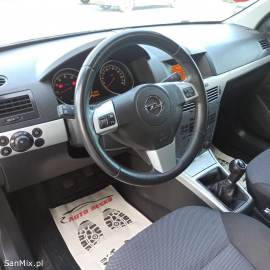 Opel Astra 1.  4 Benzyna  2009